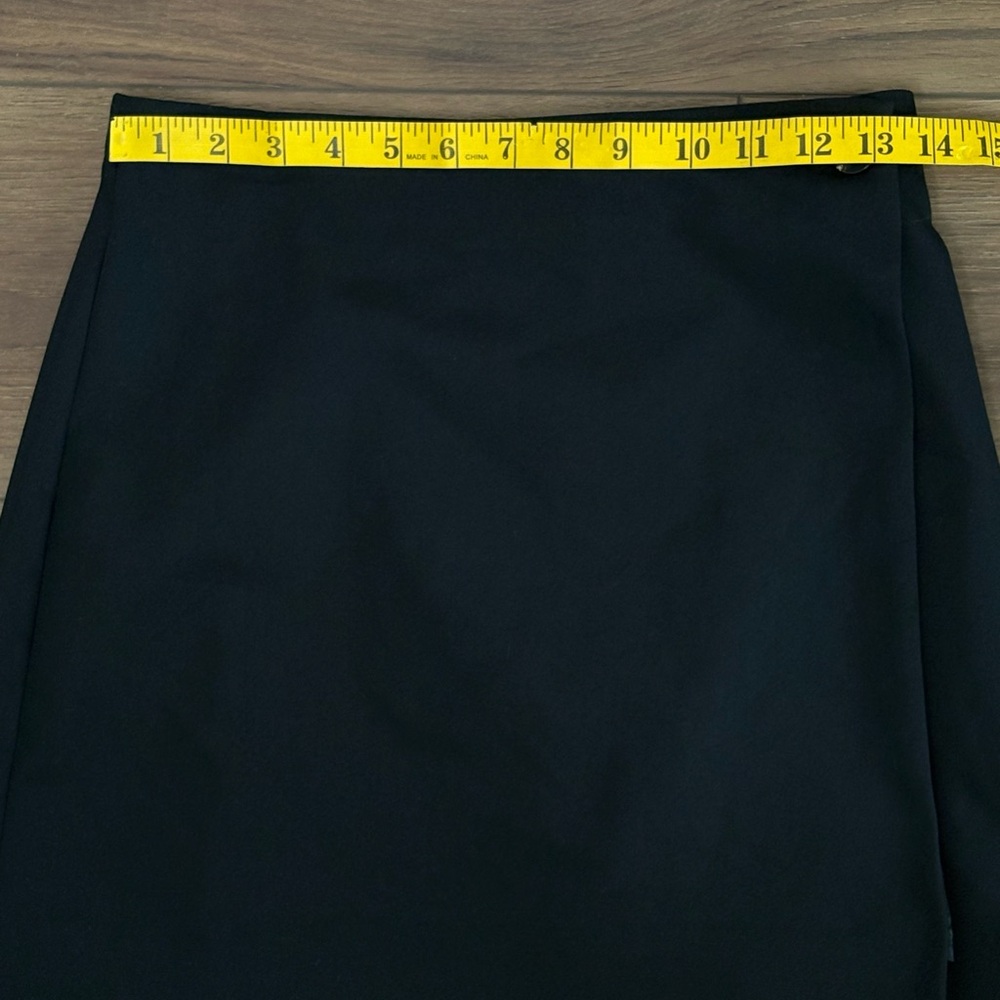 Aritzia Black Mini Skirt Babaton Modern Wrap Around Size 4 Neutral Minimalist - Picture 5 of 6